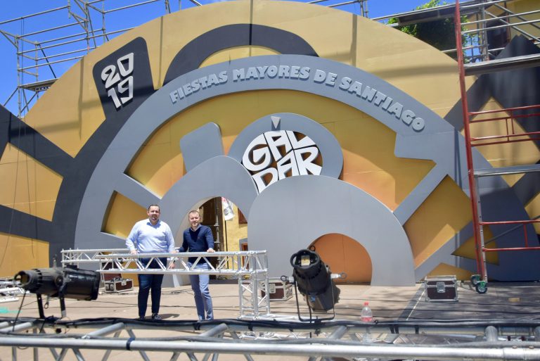 El Ayuntamiento ultima el escenario para el estreno de los actos de las Fiestas Mayores de Santiago 2019