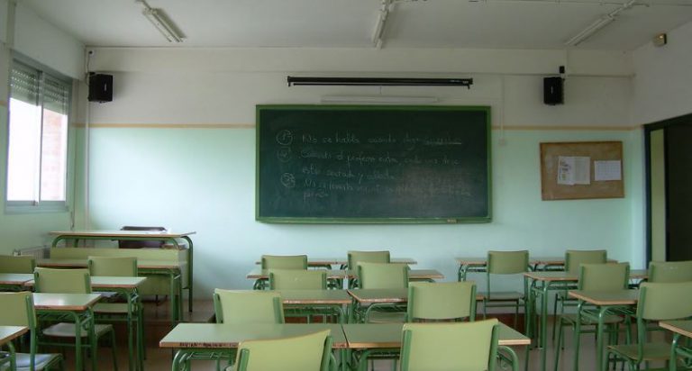 Tres meses de cárcel para unos padres por permitir que su hija faltara 100 veces a clase