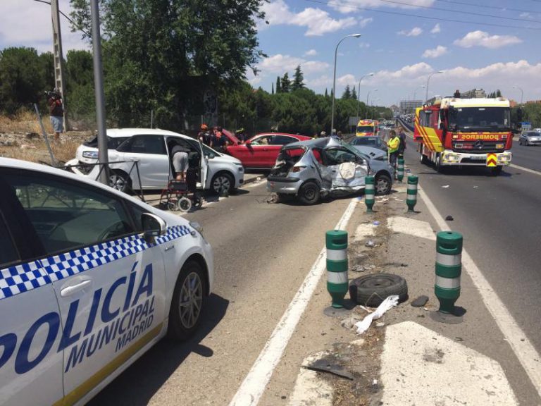 Siete heridos, una de ellos muy grave, en un accidente entre cuatro vehículos y una moto en la A-42