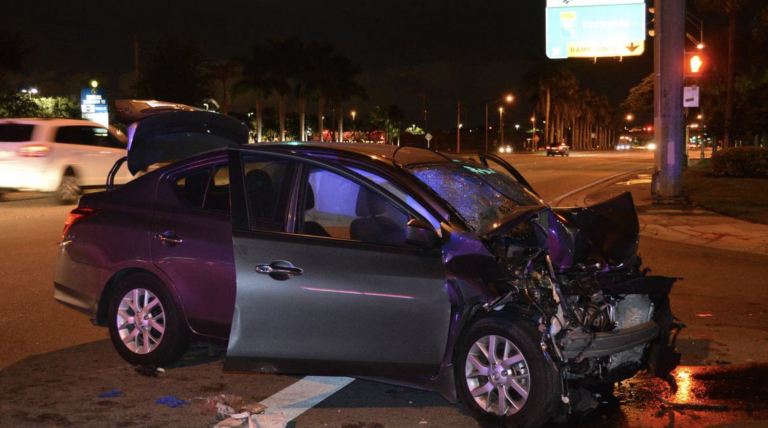 La policía tarda más de una hora en darse cuenta que había una víctima atrapada en un coche accidentado