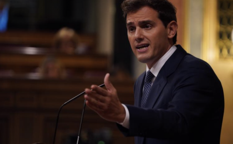 Rivera acusa a Sánchez de exhibir «una cortina de humo gigante» mientras pacta con Unidas Podemos