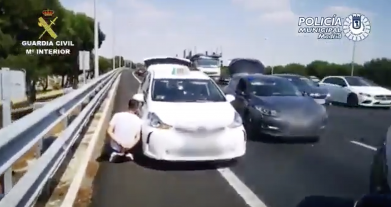 Detenidos cuando trataban de transportar ocho kilos de marihuana envasada al vacío en un taxi