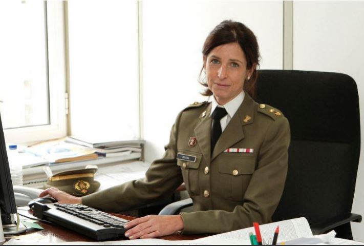 El jefe de Estado Mayor del Ejército impone el fajín a la general de brigada Patricia Ortega