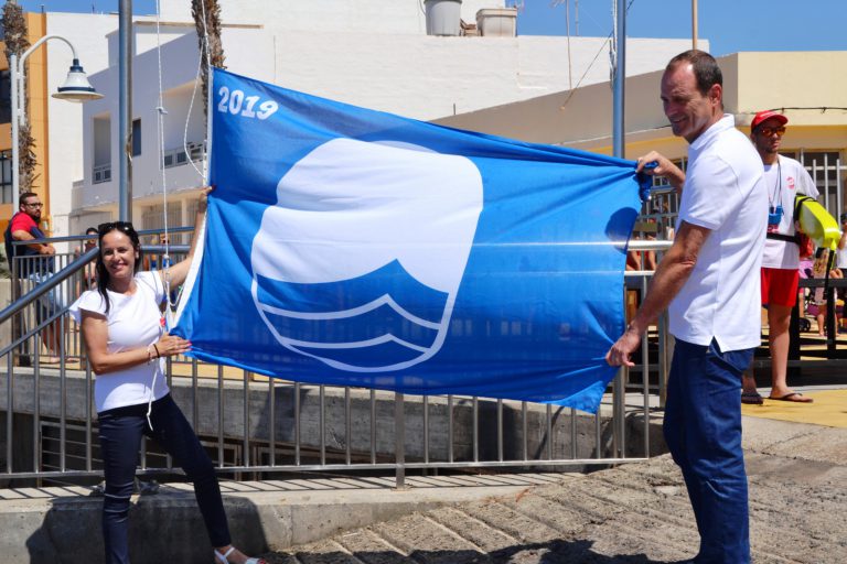 Izada bandera Azul en la playa de Arinaga por tercer año consecutivo