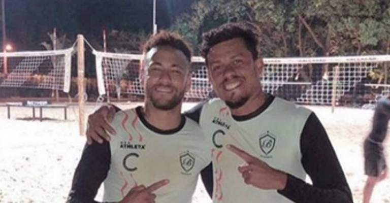 El futvoley como terapia para Neymar en plena tormenta