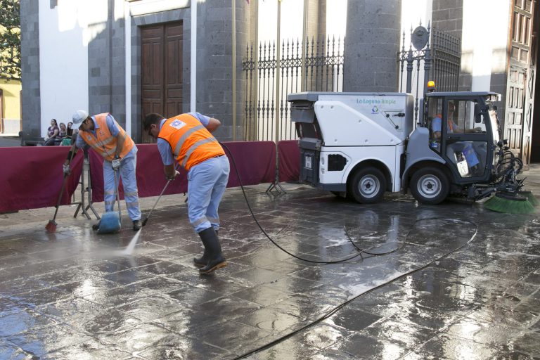 Servicios Municipales moviliza un dispositivo de limpieza de 50 operarios para el fin de semana de San Benito