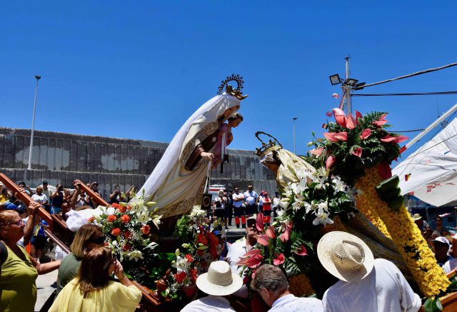 Saludo Entre Las Dos Imágenes De La Virgen Del Carmen Del Municipio De Mogán