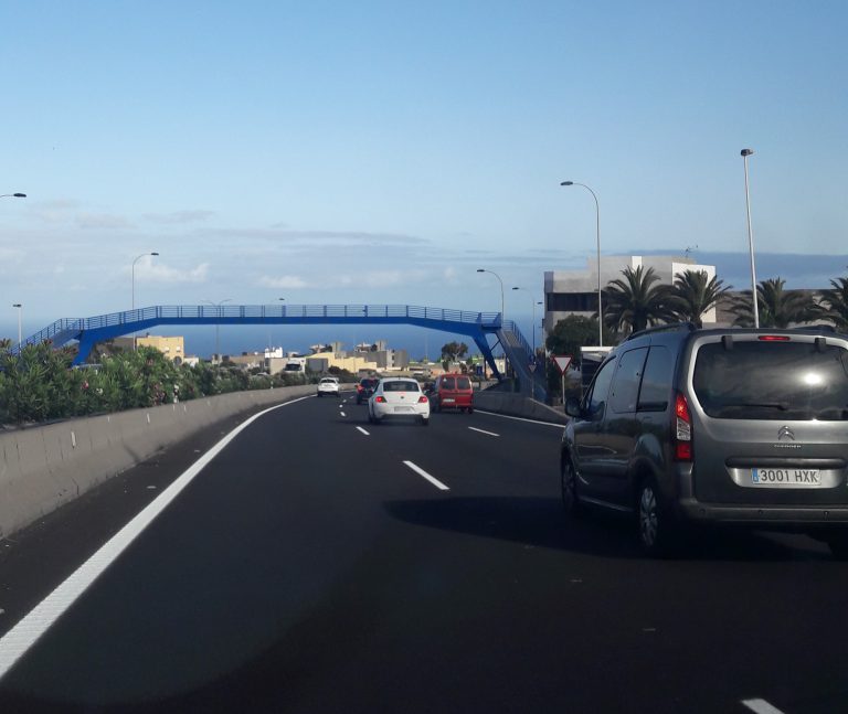 El Cabildo mejora la señalización vial en la TF-5 entre Santa Cruz y el enlace de Padre Anchieta