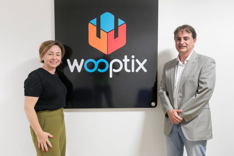 La Rectora de la ULL conoce las últimas aplicaciones en tecnología de la imagen de wooptix, empresa creada en la propia Universidad