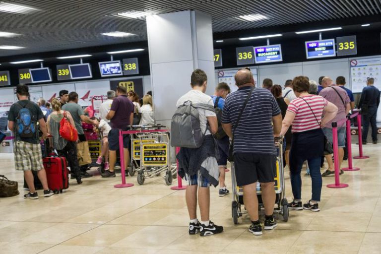 España registrará este verano nuevo récord de turistas