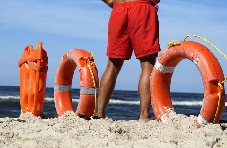 Los 10 mandamientos para evitar el ahogamiento de niños en playas y piscinas