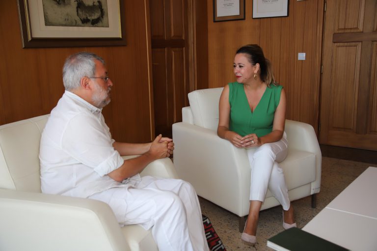 María Dolores Corujo recibe al ensayista y profesor de filosofía Jorge Riechmann