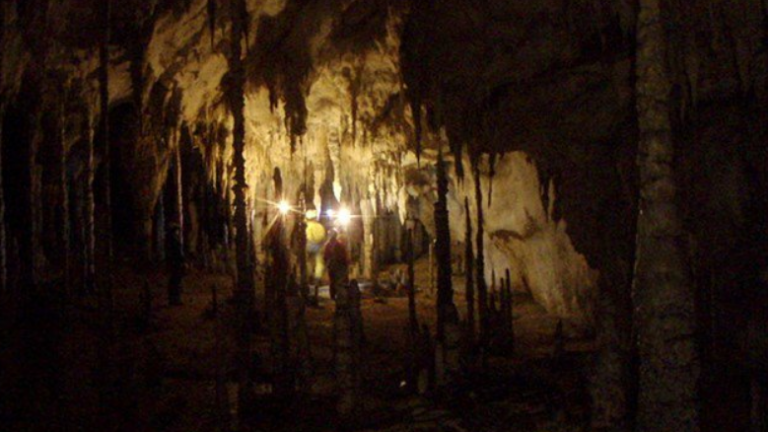 Encuentran con vida a las tres espeleólogas desaparecidas en el interior de una cueva en Cantabria