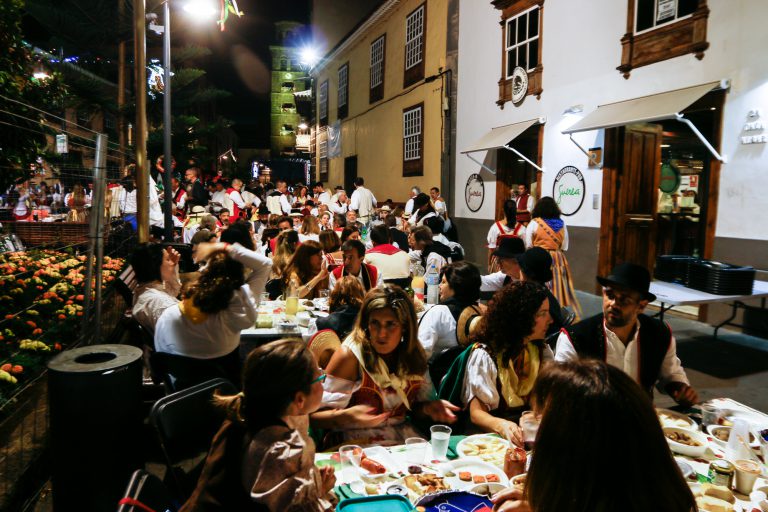 La Laguna se prepara para vivir este viernes un Baile de Magos de San Benito multitudinario