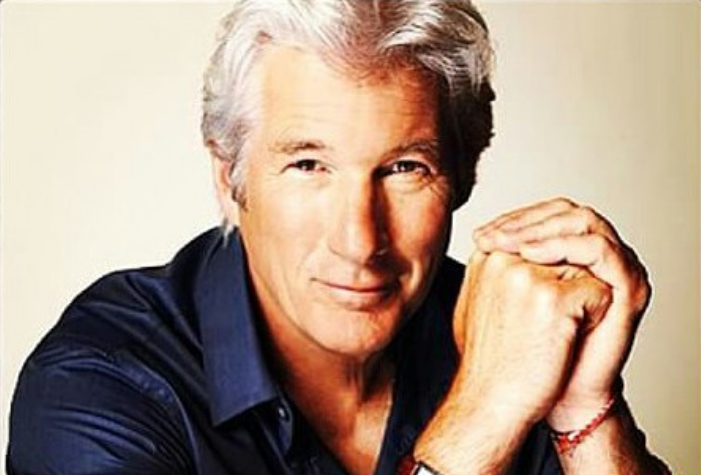 Furor en la red por un perro parecido a Richard Gere