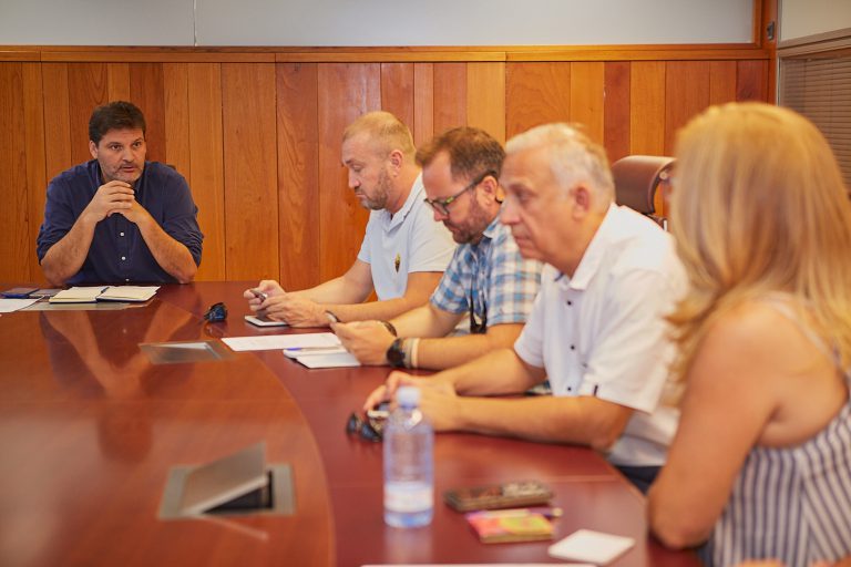 La primera Mesa del Taxi de la legislatura en Santa Cruz de Tenerife toma todos sus acuerdos por unanimidad