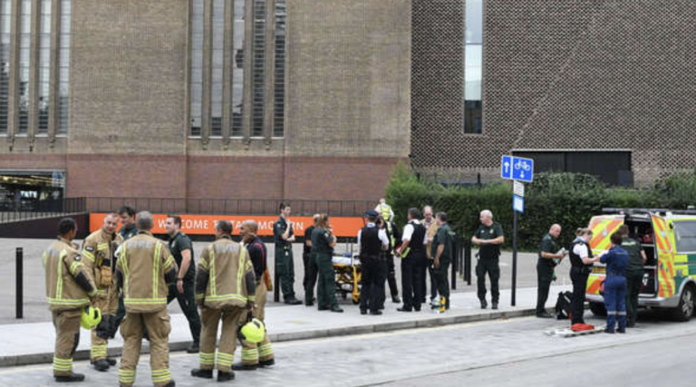 Detenido un adolescente acusado de lanzar a un niño desde el décimo piso del museo Tate de Londres