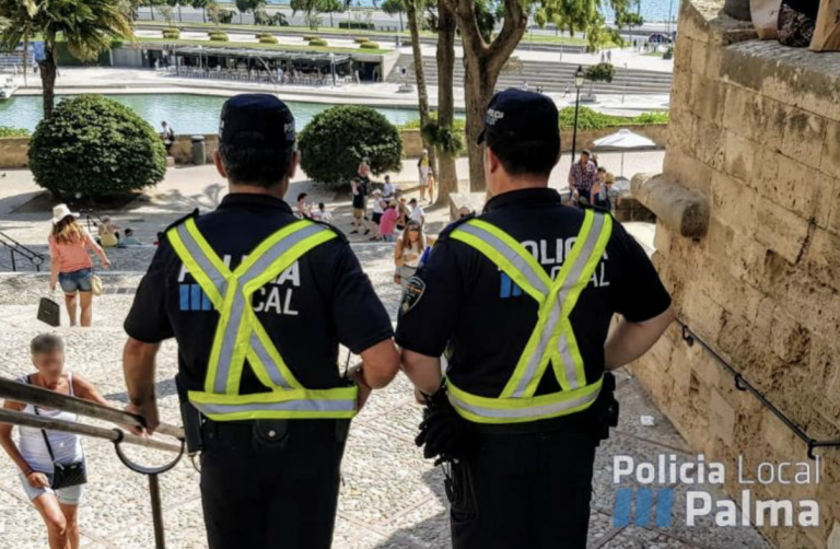 Detenido un turista por intentar ahogar en el mar a un policía en Palma