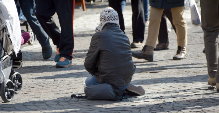 Una ciudad sueca exige a sus mendigos pagar una cuota si quieren pedir en la calle