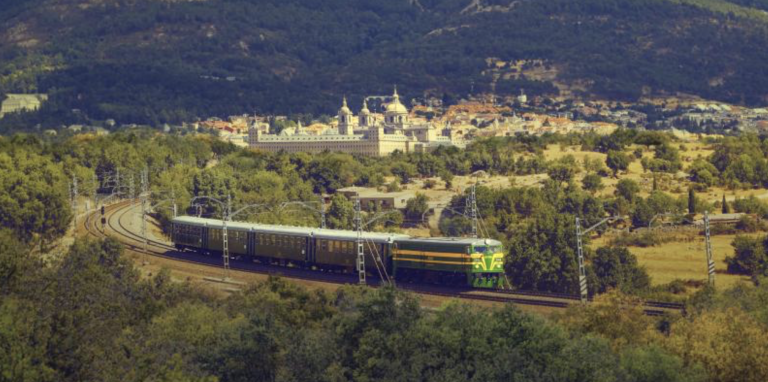 La Comunidad ofrece visitar Alcalá de Henares, Aranjuez y San Lorenzo de El Escorial en trenes históricos