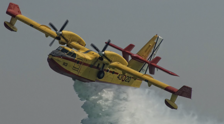 España envía un avión de apoyo a Grecia para la extinción de incendios forestales