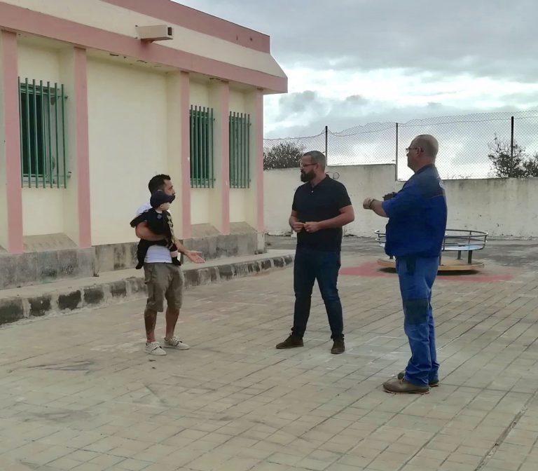 El antiguo colegio público de La Solana contará con nuevas luminarias en su exterior