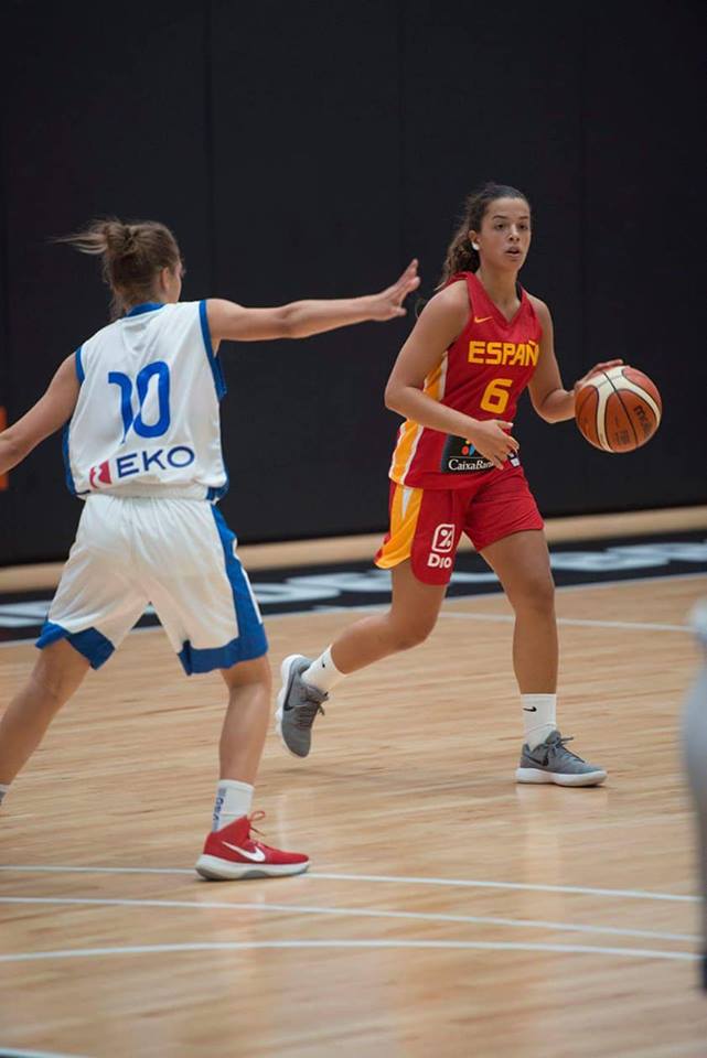 La granadillera Elena Buenavida juega con la selección española en el Europeo U16 en Macedonia