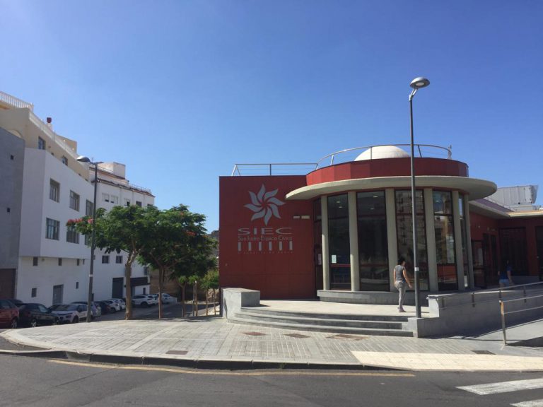 El entorno del SIEC y la avenida Santa María de la Cabeza estrenan nueva iluminación