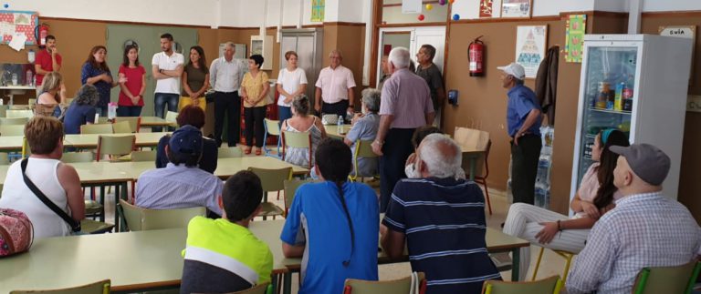 La  Viceconsejera de Educación visita la Residencia Escolar del CEIP Miguel de Santiago de Guía, para conocer la situación de los vecinos afectados por el incendio