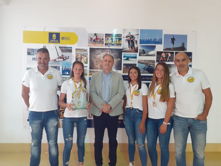 Francisco Castellano recibe al  CVP NET 7 Voley Playa, campeonas de España cadetes