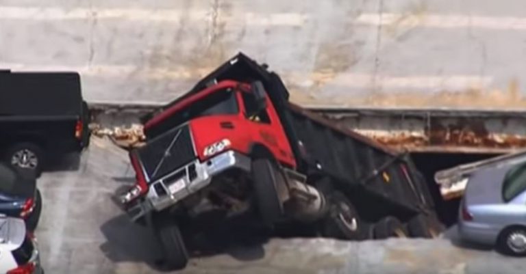 Se derrumba la cubierta de un parking después de que el conductor de un camión aparcara siguiendo el GPS