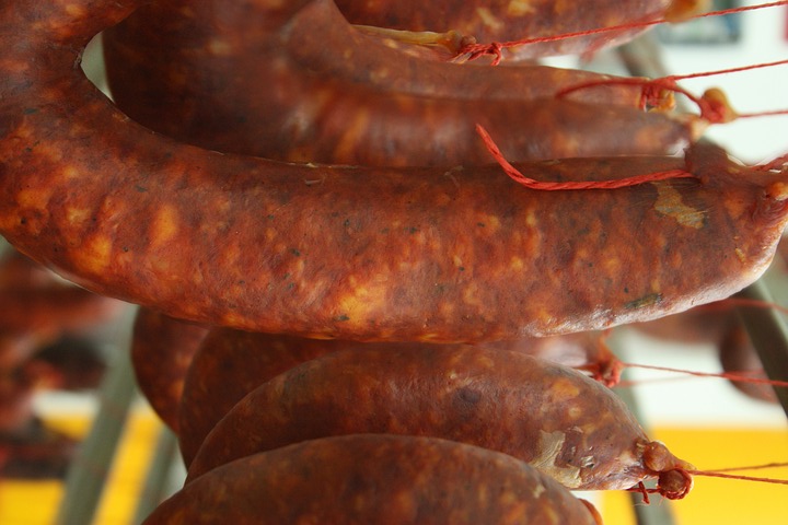 La empresa causante de la listeriosis ocultó que vendía chorizos y morcillas pese a la alerta sanitaria