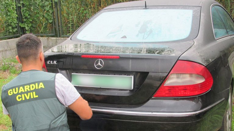 Prueba un Mercedes en un concesionario holandés y huye con él hasta Galicia