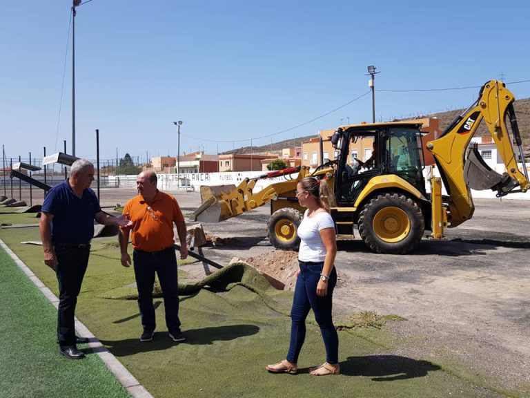 Comienzan las obras para la dotación de césped artificial al campo de fútbol Pedro Alonso Alayón-Aldea Blanca de San Miguel de Abona