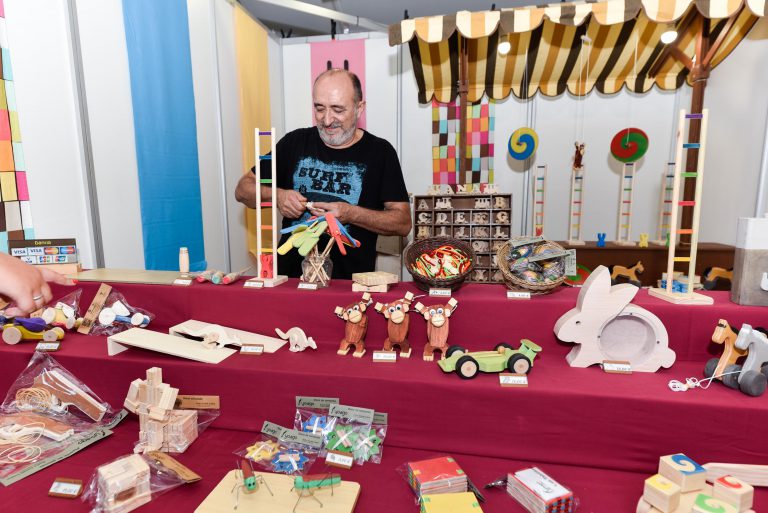 Sesenta y cinco artesanos se dan cita desde el viernes en la Feria de Artesanía del Cabildo en el Faro de Maspalomas 