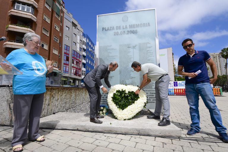 Las Palmas de Gran Canaria homenajea a las 154 víctimas del JK5022 en el 11º aniversario del accidente