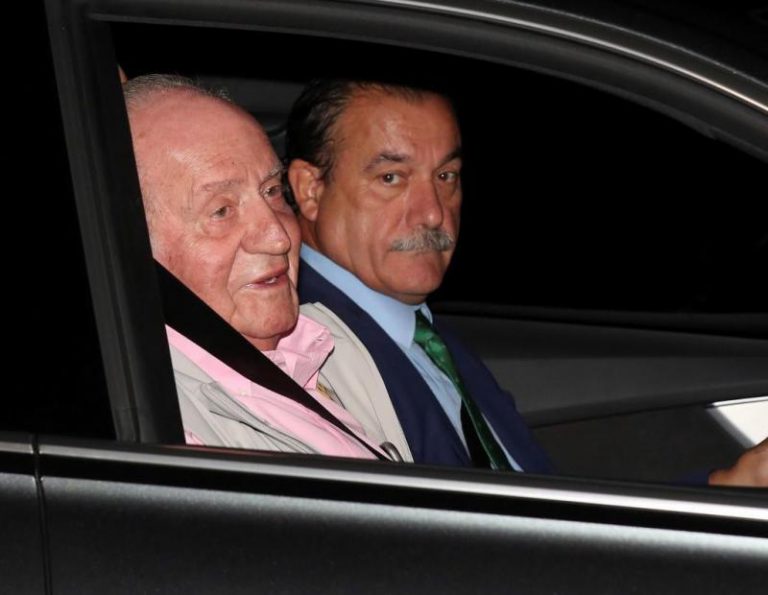 Pedro Sánchez visita al rey Juan Carlos en el hospital