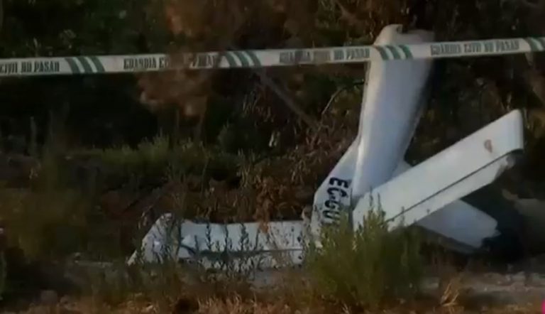 Una testigo del accidente aéreo con siete muertos en Mallorca: «Niños, fuera del agua que nos cae un avión encima»