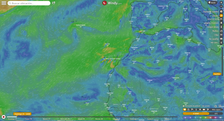 La lluvia cae por sorpresa sobre Las Palmas de Gran Canaria, ha llegado precedida de fuertes truenos y aparato eléctrico