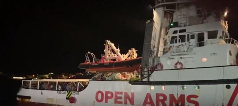 Las imágenes del desembarco del Open Arms en Lampedusa