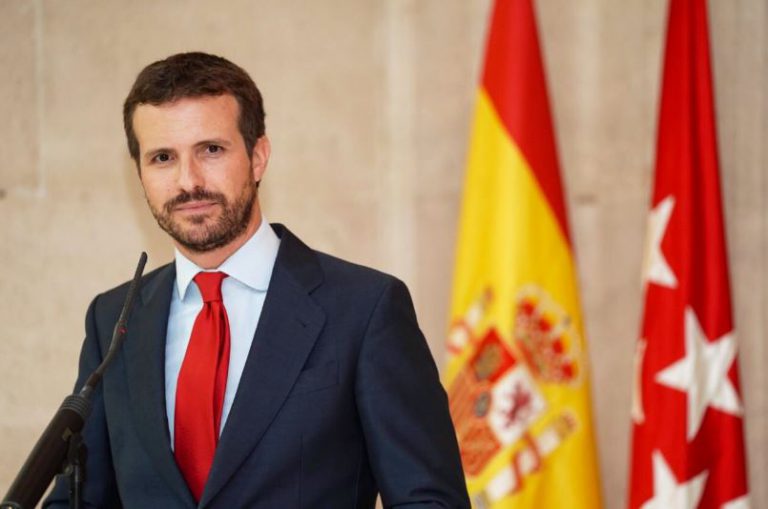 El motivo por el que Pablo Casado apareció ante los medios con un sorprendente cambio de look