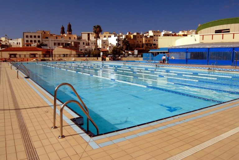 Muere una niña después de que la bomba de una piscina succionara su brazo