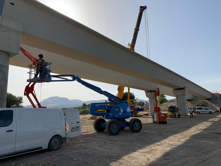 La primera fase del nuevo puente de Huétor Tájar, en marcha