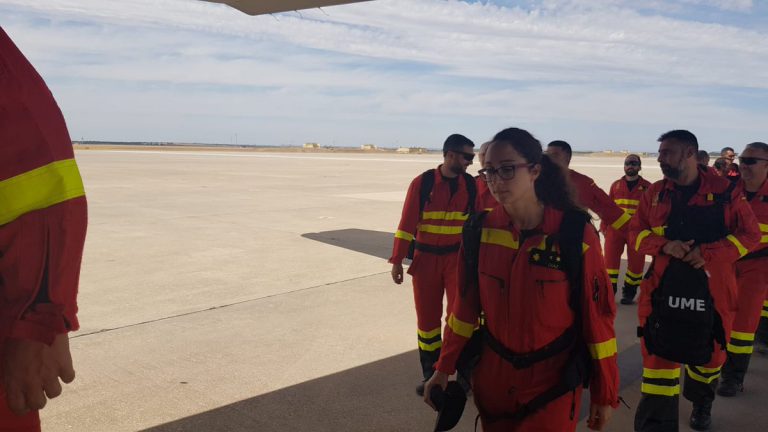 Lejos de controlarse el incendio de la cumbre de la isla de Gran Canaria, podría empeorar con el viento previsible en las próximas horas