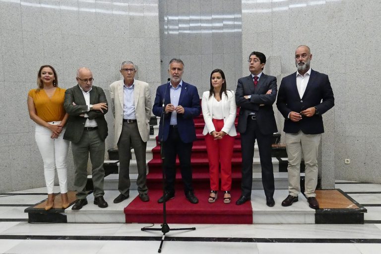 Ángel Víctor Torres: “Nuestro objetivo es no disminuir ni una plaza la capacidad de transporte de los turistas que llegan al Archipiélago”