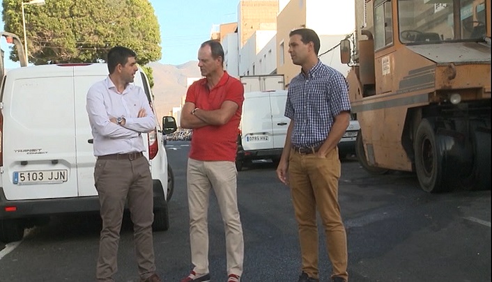 Continúan las obras de asfaltado de varias calles ubicadas en la zona sur del Cruce de Arinaga