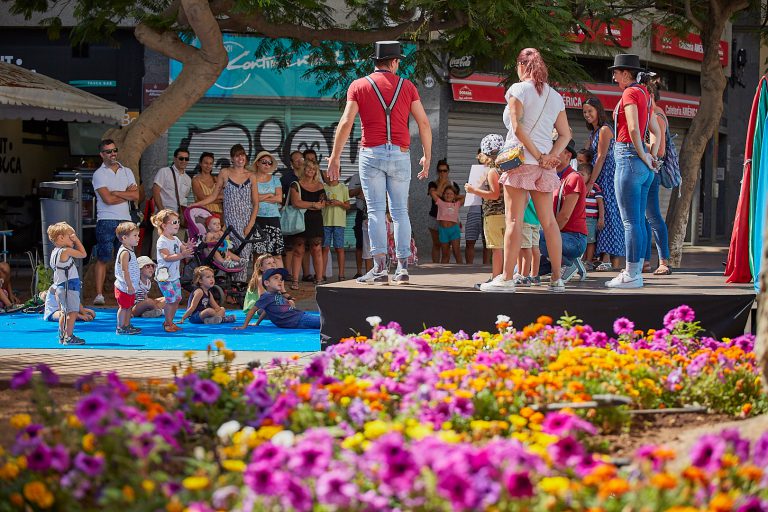 La capital da la bienvenida a septiembre con un “Ven a Santa Cruz” centrado en la vuelta a las aulas de los más pequeños