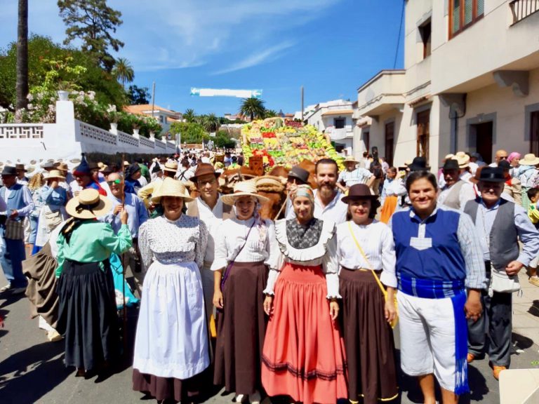 Mogán ofrece lo mejor de su campo y mar a la Virgen del Pino