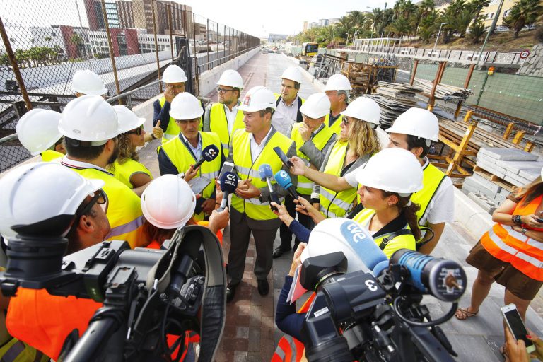 El Ayuntamiento de Las Palmas de Gran Canaria avanza las obras de la MetroGuagua en el tramo del paseo Blas Cabrera Felipe