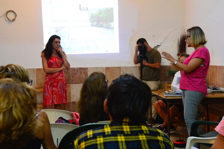 El Ayuntamiento elabora con los vecinos un diagnóstico del barrio para realizar actuaciones de mejora en Hoya de la Plata